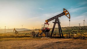 Oil Falls, Hormuz Remains Vulnerable